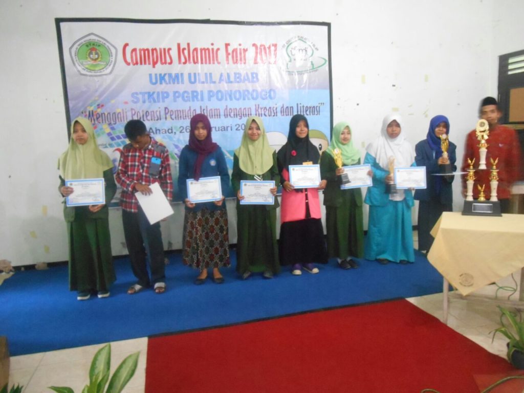 MAN 2 Ponorogo Juara 2 Lomba Menulis Puisi Islami