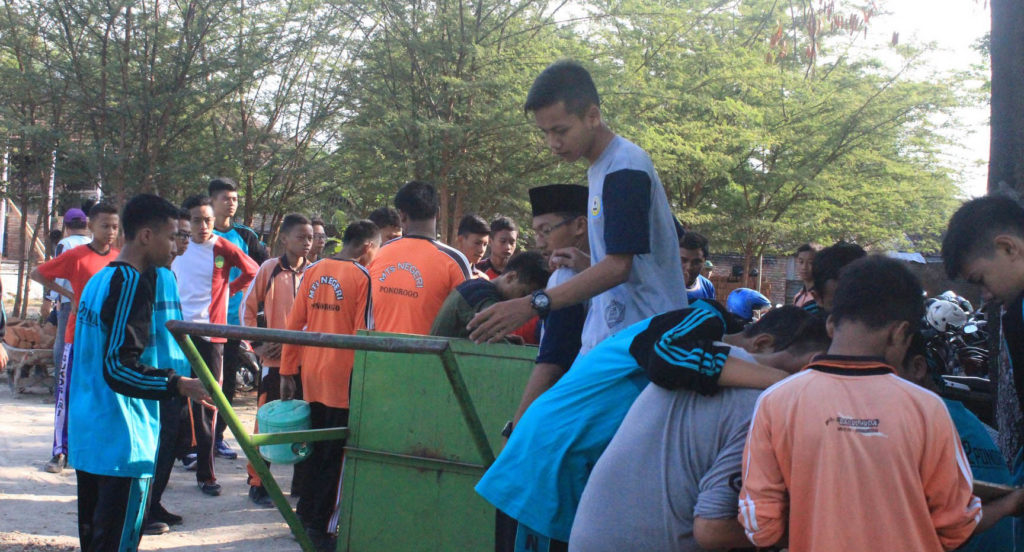Jum'at Bersih di Madrasah Baruku, MAN 2 Ponorogo Jum'at Bersih di Madrasah Baruku, MAN 2 Ponorogo