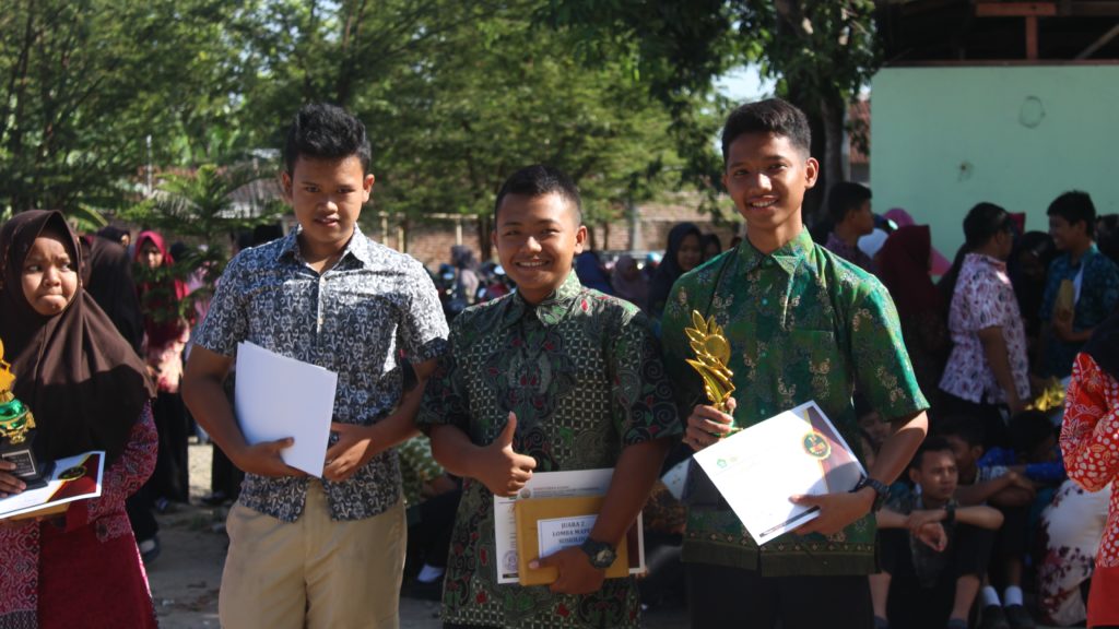 Pembagian Hadiah Lomba Mapel MAN 2 Ponorogo Pembagian Hadiah Lomba Mapel MAN 2 Ponorogo