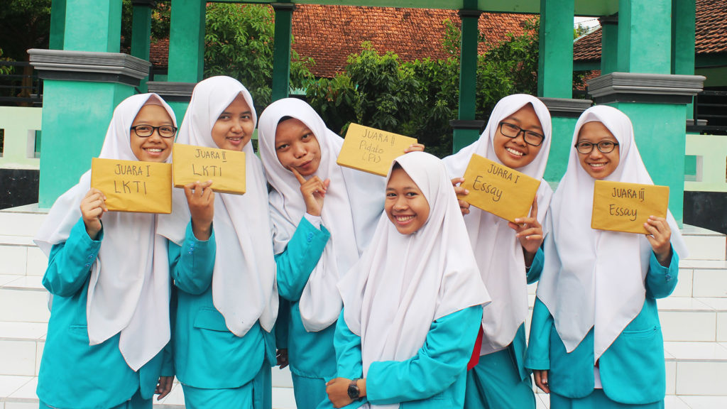 Gebyar Prestasi Lomba Bulan Bahasa MAN 2 PONOROGO Gebyar Prestasi Lomba Bulan Bahasa MAN 2 PONOROGO