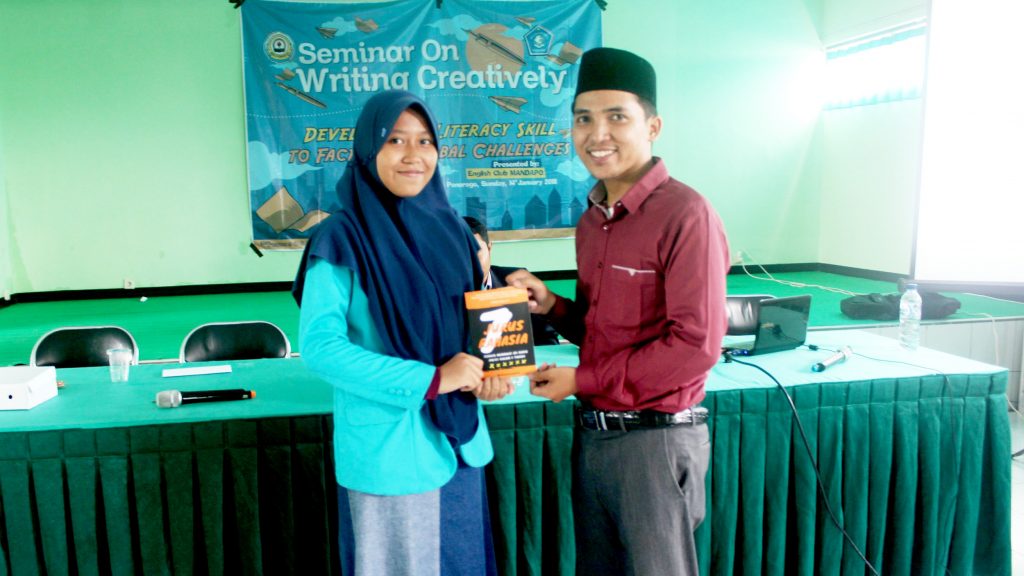 Seminar on Writing Creatively MAN 2 Ponorogo