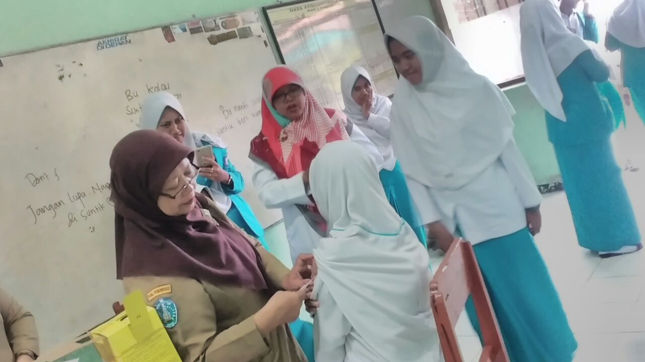 Imunisasi Difteri dari Puskesmas Kab. Ponorogo MAN 2 Ponorogo Imunisasi Difteri dari Puskesmas Kab. Ponorogo MAN 2 Ponorogo