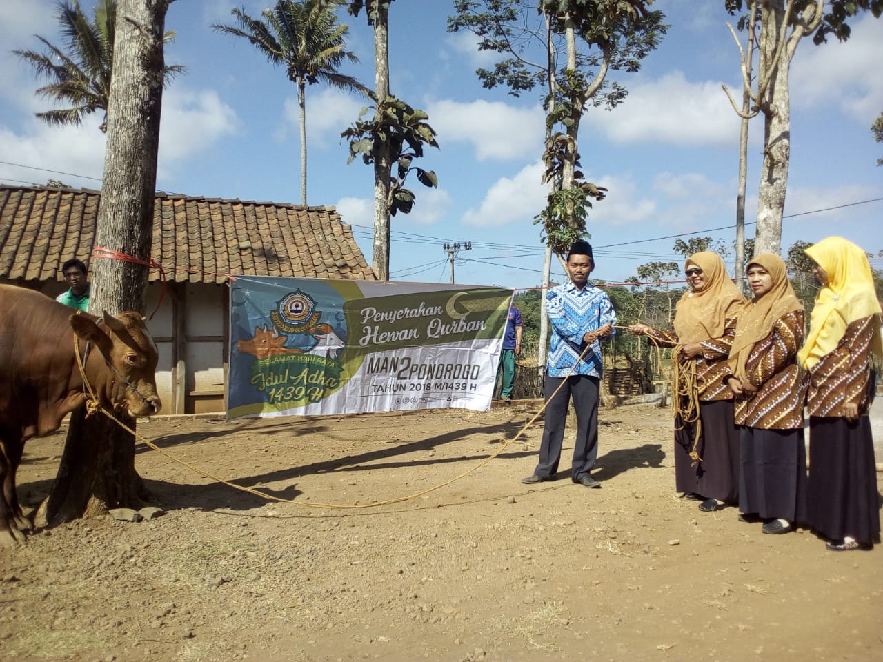 Penyerahan Hewan Qurban di Desa Gajah