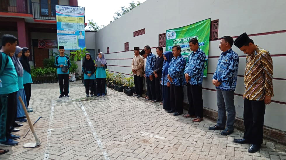 Penghijauan Tim Adiwiyata di Ds. Karangwaluh, Sampung Penghijauan Tim Adiwiyata di Ds. Karangwaluh, Sampung