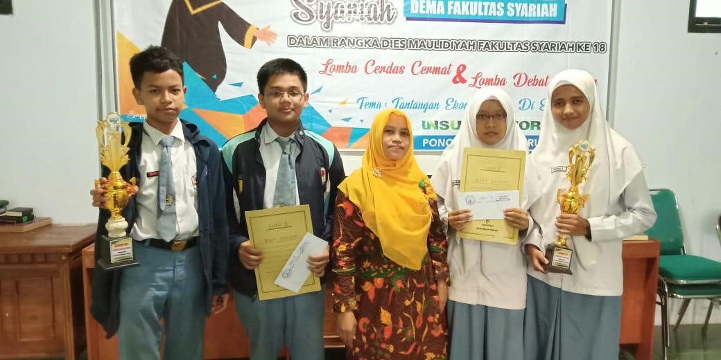 Juara Lomba Debat Ekonom Syariah