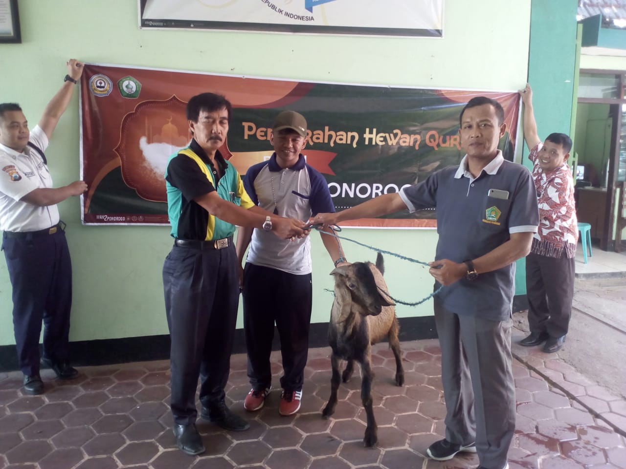 Indahnya Berbagi, Penyerahan Hewan Kurban