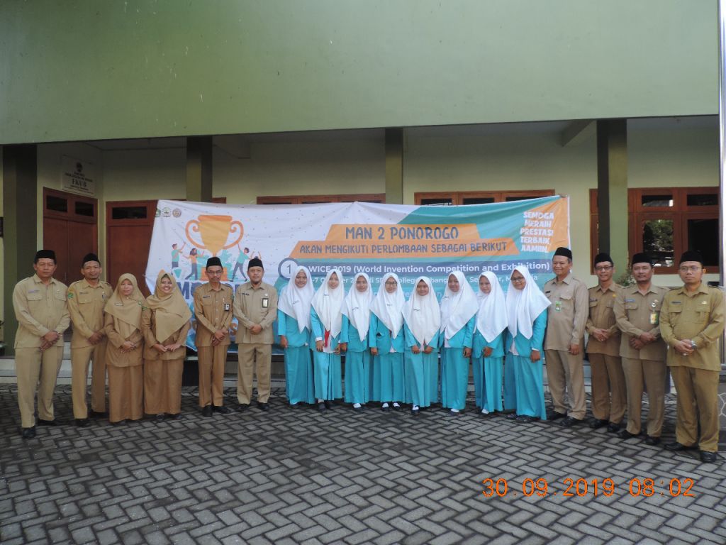 Kepala Kantor Berangkatkan Siswi MAN 2 Ponorogo Peserta Kompetisi Nasional dan Internasional