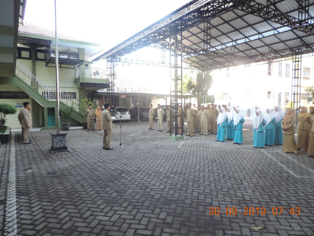 Kepala Kantor Berangkatkan Siswi MAN 2 Ponorogo Peserta Kompetisi Nasional dan Internasional