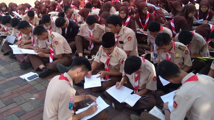 Giat Literasi Dengan Resensi