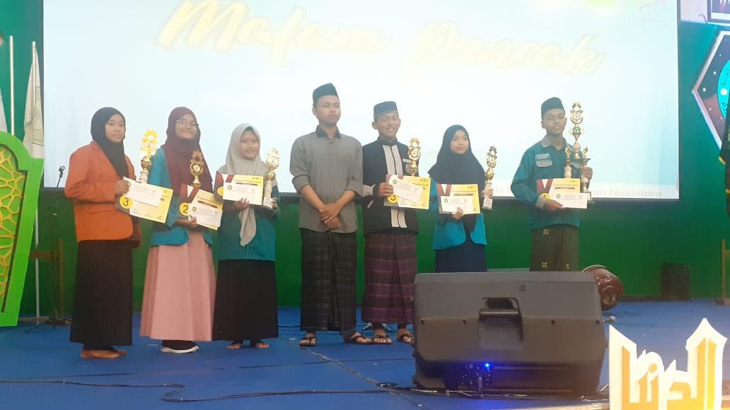 Raih Kejuaraan di Festival Bahasa Arab IAIN Ponorogo Hadiah untuk Arabic Club MAN 2 Ponorogo