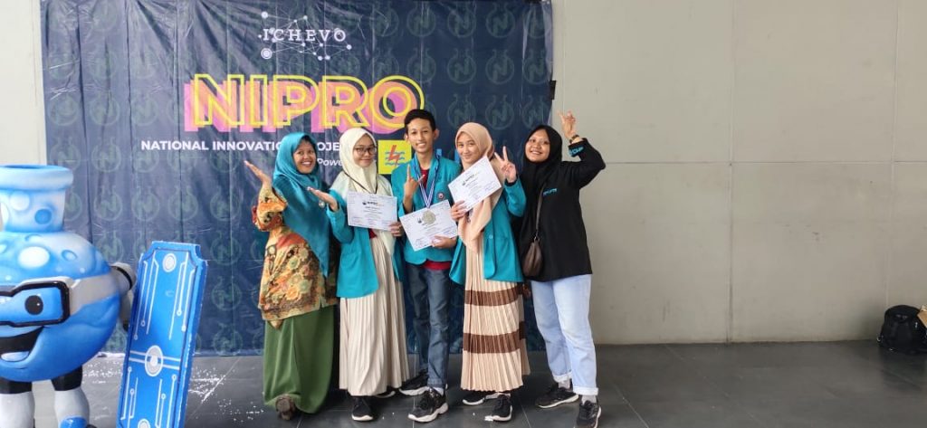 Siswa MAN 2 Ponorogo Raih Medali Perak di NIPRO ITS