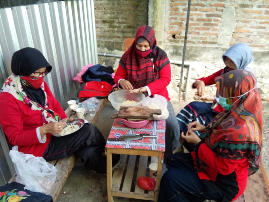 MAN 2 Ponorogo Salurkan Paket Qurban di Masa Pandemi Covid 19