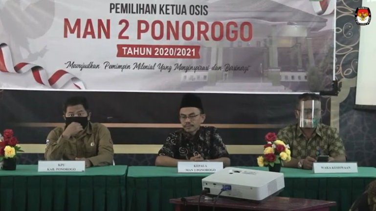 KPU Ponorogo Berikan Edukasi Demokrasi Dalam Pemilos MAN 2 PONOROGO