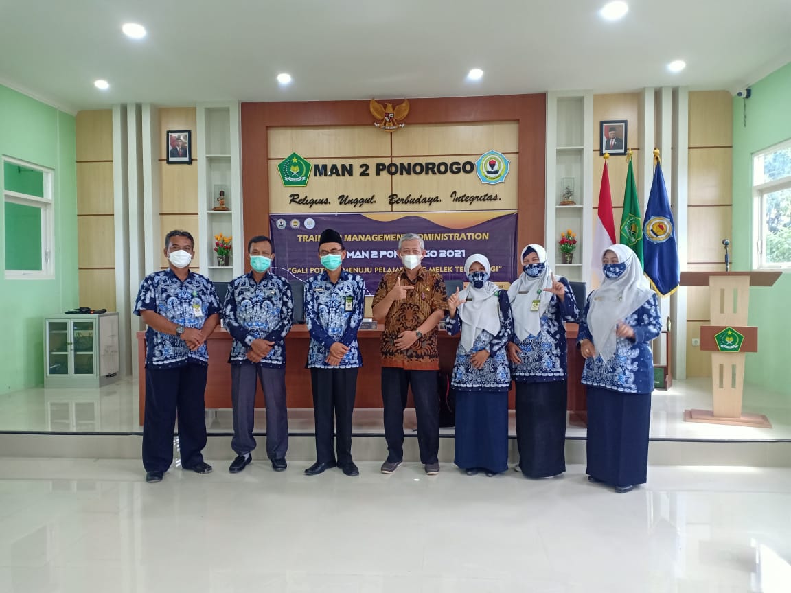 Training Manajemen Administrasi untuk Pembina dan Pengurus Ekstrakurikuler MAN 2 Ponorogo