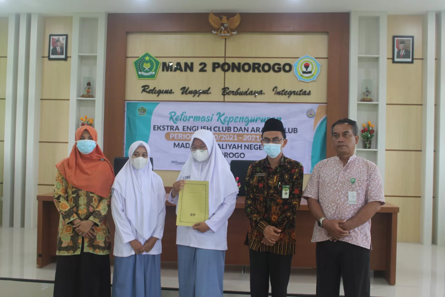 Reformasi dan Serah Terima Jabatan Kepengurusan Arabic Club dan English Club