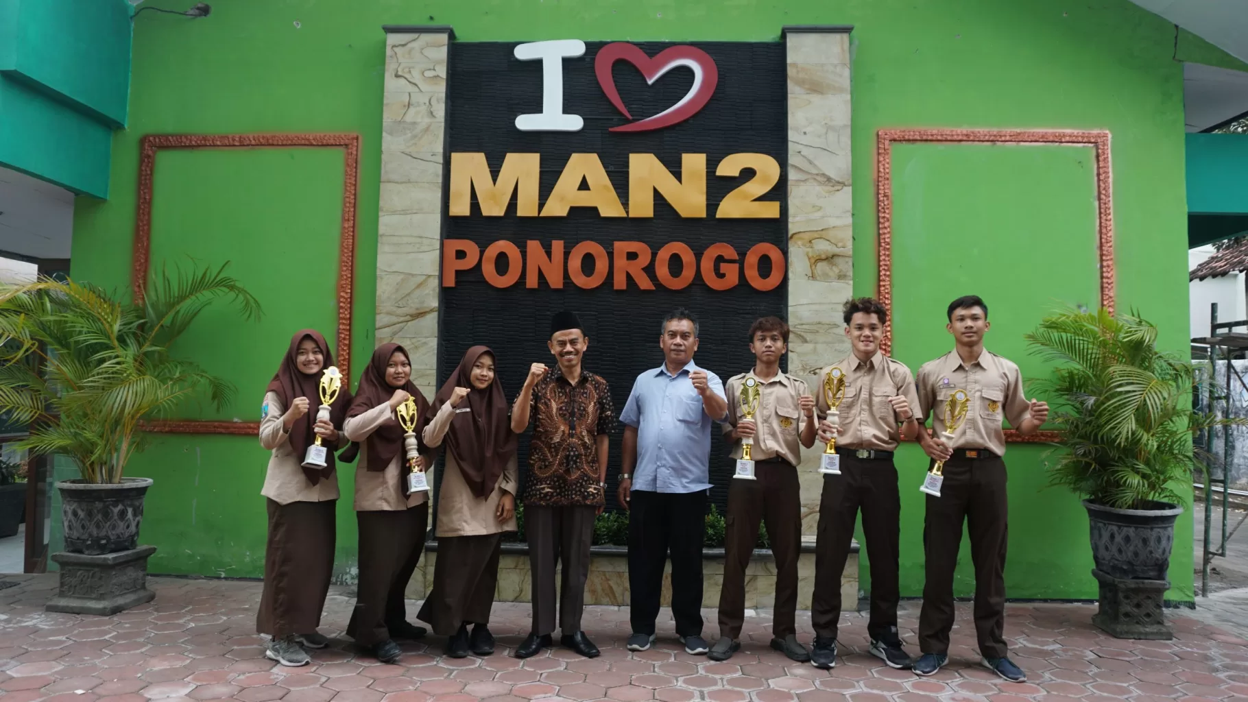 MAN 2 Ponorogo Borong Piala Porseni Cabang Olahraga