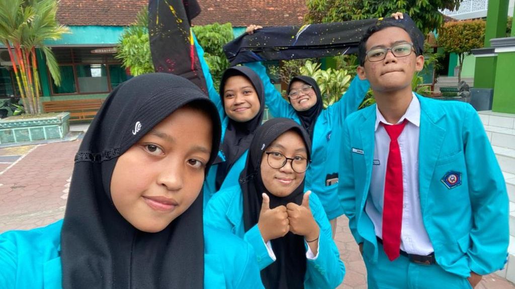 Angkat Penelitian Pemberdayaan Tunagrahita, Siswi MAN 2 Ponorogo raih Gold Medal tingkat Asia