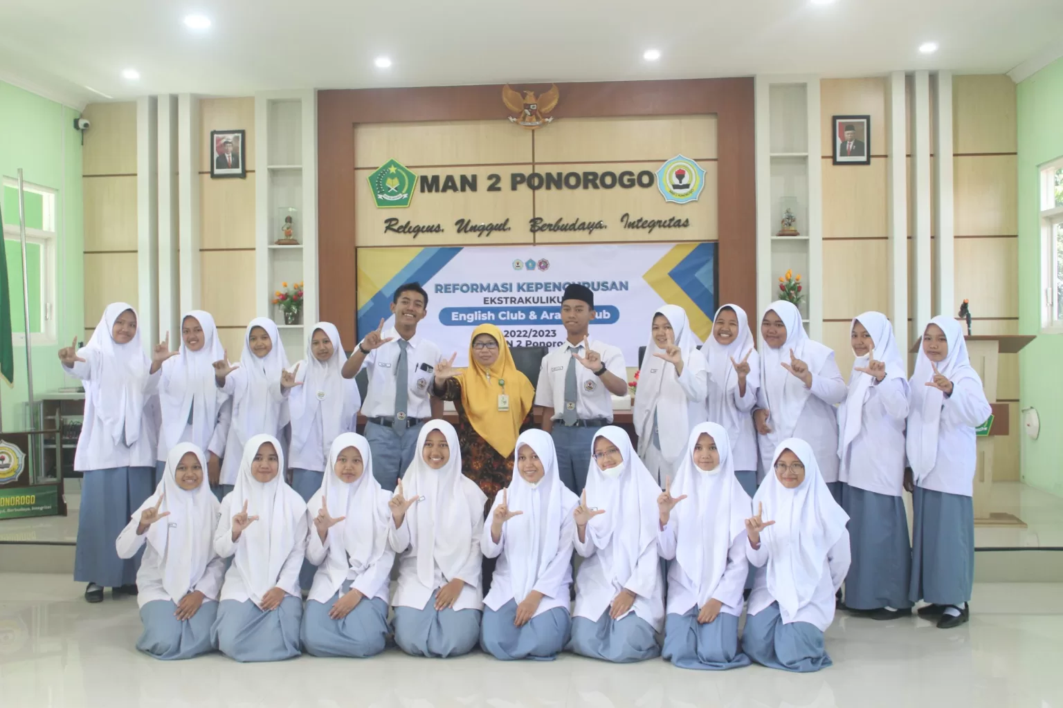 Reformasi English Club dan Arabic Club MAN 2 Ponorogo Mengusung Semangat Berprestasi