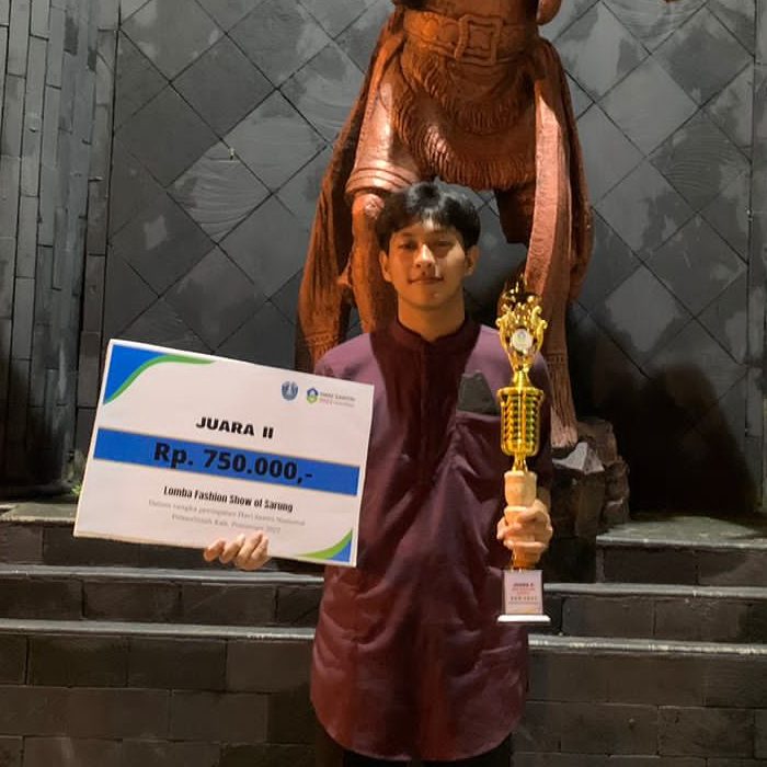 Hari Santri, Siswa MAN 2 Ponorogo Juara Fashion Show of Sarung Kabupaten Ponorogo