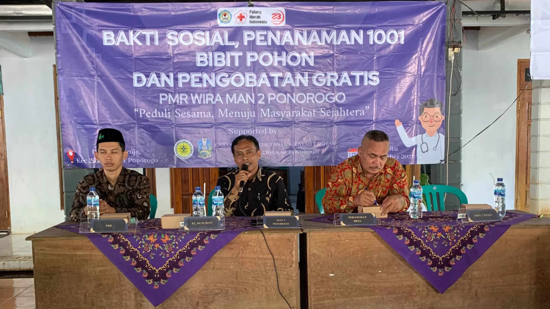 Tingkatkan Kepedulian Masyarakat, PMR WIRA MAN 2 Ponorogo Adakan Bakti Sosial di Ngadirojo, Sooko